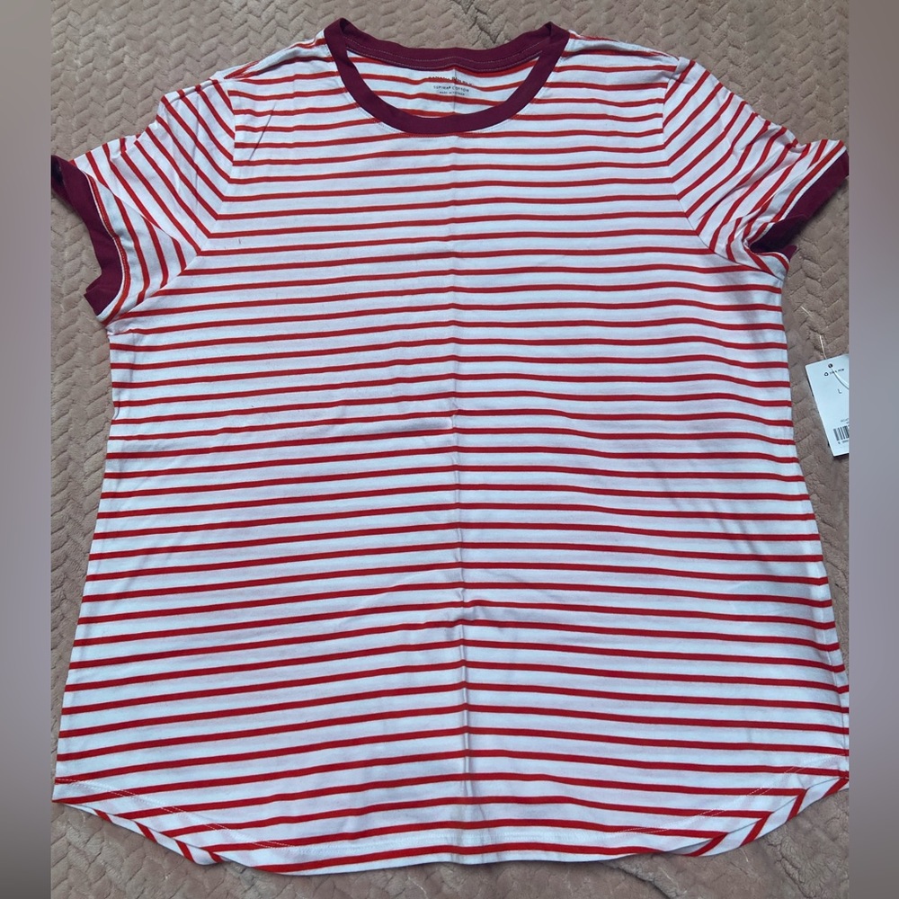 1000% cotton T-shirt, never worn. From Banana Republic